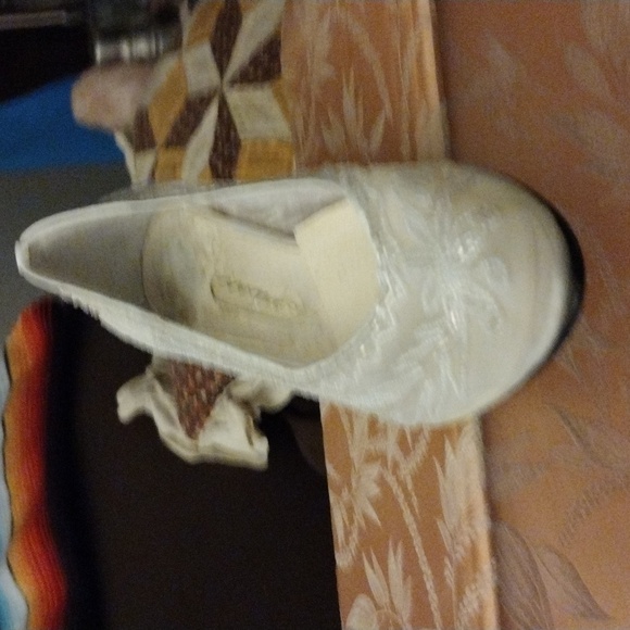 High heels - Picture 2 of 2